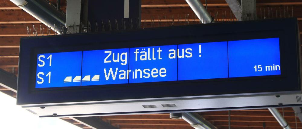 Zugausfall bei der S-Bahn S 1 in Berlin-Schöneberg.