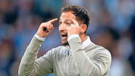 Mit Köpfchen. Schalkes Coach Tedesco denkt viel und oft an Fußball. 