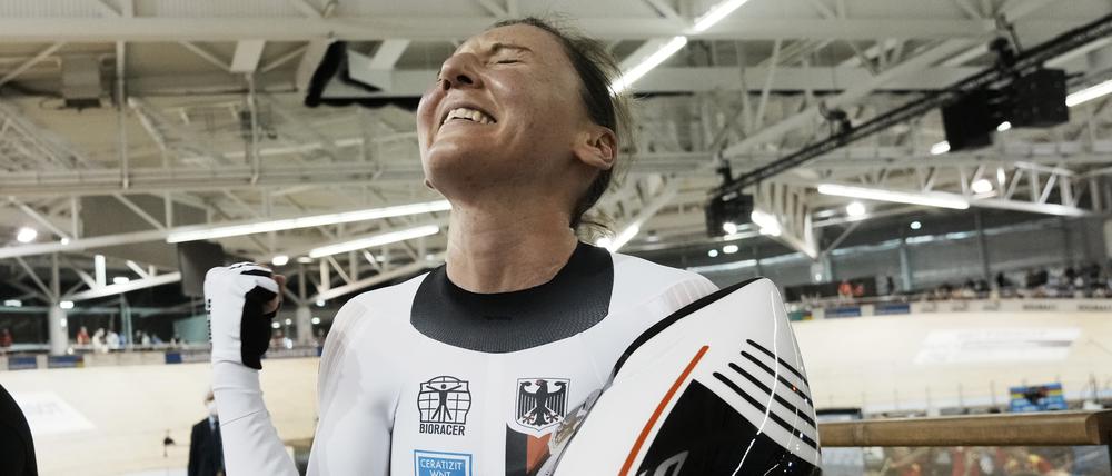 Weltmeisterschaft 2021. Lisa Brennauer feiert den Gewinn der Goldmedaille