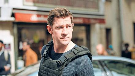 Amerikaner, weiß, männlich, breitschultrig. Auch bei John Krasinski als Jack Ryan fehlen diese Attribute nicht. Wenngleich seine Figur nuancierter ist.