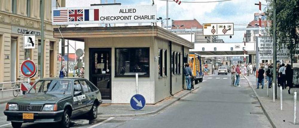 Grenzübergangstelle Friedrichstraße. So sah es hier 1990 aus. 