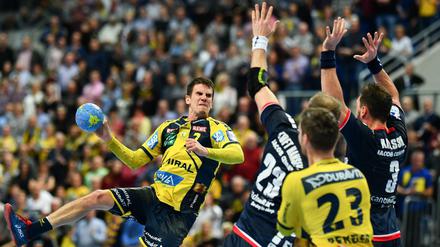Entschlossen zum Titel. Andy Schmid (l.) von den Rhein-Neckar Löwen will sein Team gegen Meister Flensburg zum Sieg im Supercup werfen. 