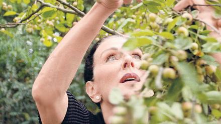 Philosophie und Gartenarbeit. „Was diese Wärme bedeutet, die ich mit einem jüdischen Zuhause verbinde, das habe ich erst hier gelernt“, sagt diese Berlinerin im Film.
