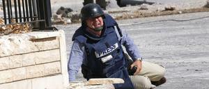 Unter Beschuss. Der Kriegsreporter Sammy Ketz (hier bei einem Einsatz in Syrien) hat sich beim EU-Parlament beschwert.