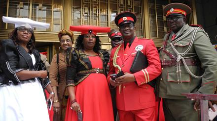 Vertreter der Herero und Nama aus Namibia klagen vor einem New Yorker Gericht gegen die Bundesregierung.