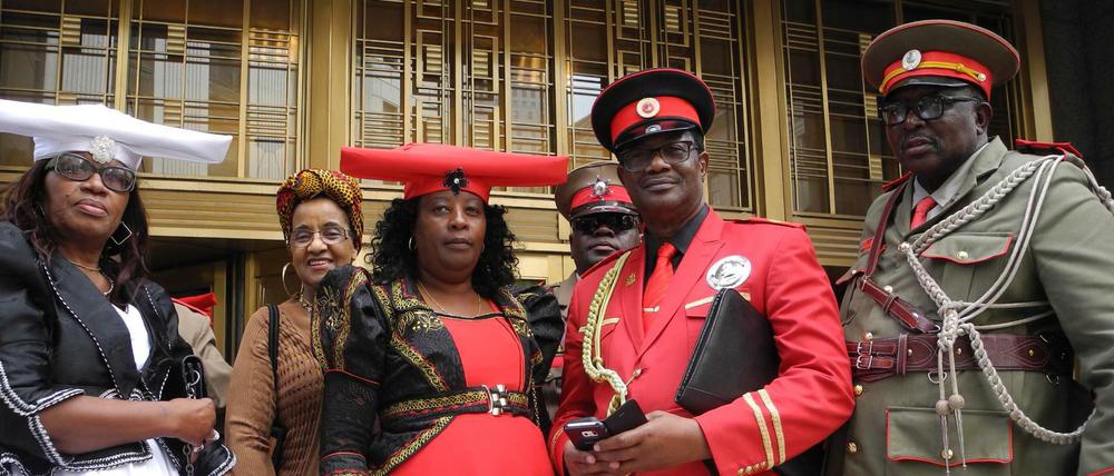 Vertreter der Herero und Nama aus Namibia klagen vor einem New Yorker Gericht gegen die Bundesregierung.