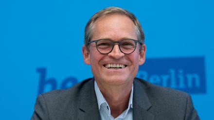 Michael Müller (SPD), Regierender Bürgermeister von Berlin, äußert sich nach der Senatssitzung vor Journalisten.