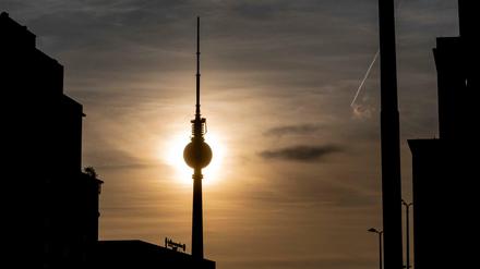 Viele Leute zieht es nach Berlin. 