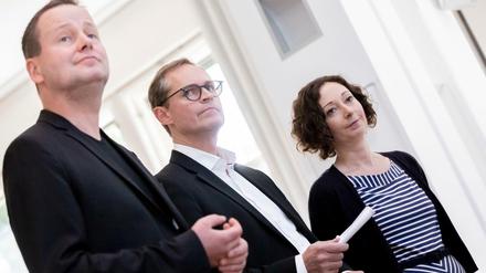 Klaus Lederer (l-r, Die Linke), Michael Müller (SPD) und Ramona Pop (Bündnis 90/Die Grünen).