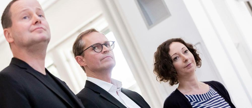 Klaus Lederer (l-r, Die Linke), Michael Müller (SPD) und Ramona Pop (Bündnis 90/Die Grünen).