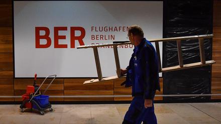 Das Interims-Regierungsterminal am BER ist fast fertig. Die Bundesregierung will es aber erst mit der BER-Eröffnung mieten.