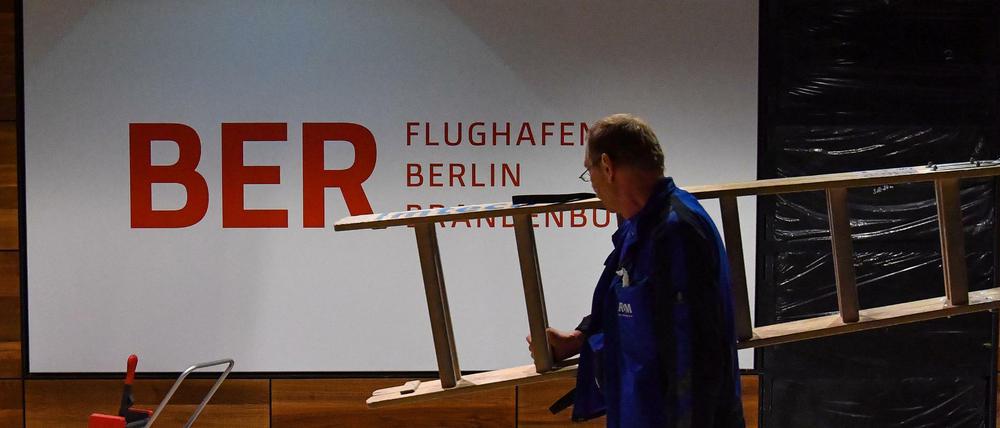Das Interims-Regierungsterminal am BER ist fast fertig. Die Bundesregierung will es aber erst mit der BER-Eröffnung mieten.