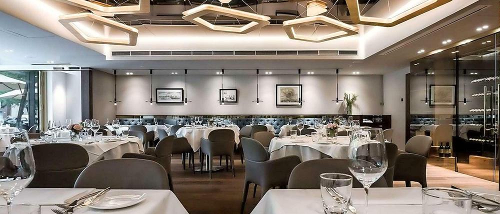 Zeitreise in die Neunziger. Das Restaurant 1687 in Mitte kultiviert das Edel-Luxuriöse.