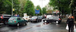 Stau auf dem Tempelhofer Damm in Berlin-Tempelhof.