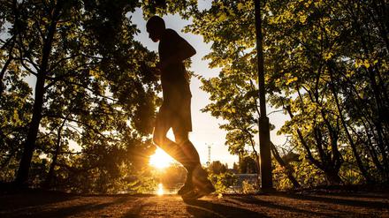 Jogger am Spreeufer.
