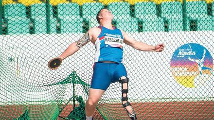 „Jeder soll sich was zutrauen, es gibt immer eigene Wege.“ Tom Habscheid, in Personalunion das Leichtathletik-Nationalteam Luxemburgs, findet Menschen mit Behinderung, Sport und Berlin cool. Aber die Zäune im Jahn-Stadion-Rund nicht. Foto: Ralf Kuckuck/DBS-Akademie
