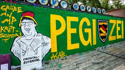 "Pegizei": Der umstrittene Polizeieinsatz gegen ein ZDF-Team sorgt für die erneute Debatte über die Nähe zu rechten Parteien von Polizisten. 