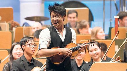 Flirt mit dem Saal. Der 28-jährige Charles Yang mit einem Violinsolo beim Finale von Young Euro Classic.