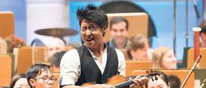 Flirt mit dem Saal. Der 28-jährige Charles Yang mit einem Violinsolo beim Finale von Young Euro Classic.