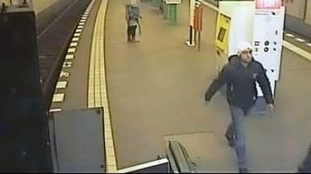 Der Tatverdächtige. Dieser Mann wird polizeilich gesucht.