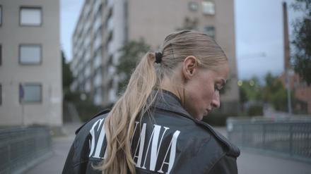 Die schwedische Rapperin Silvana Imam in der Doku über sie.