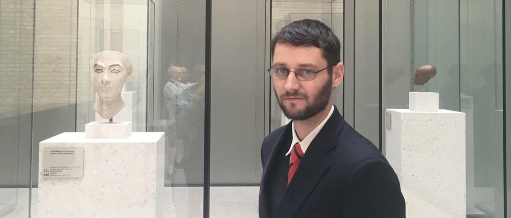 Umgeben von Schätzen. Christian Pischel arbeitet im Neuen Museum. Auch er darf nicht mit Nofretete fotografiert werden.