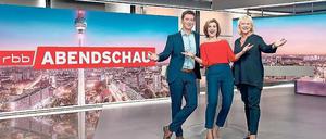 Das "Abendschau"-Studio mit Sascha Hingst, Eva Maria Lemke, Cathrin Böhme