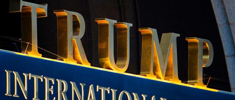 Eingang des Trump International Hotel in Washington, ein Teil des Trump-Imperiums. 