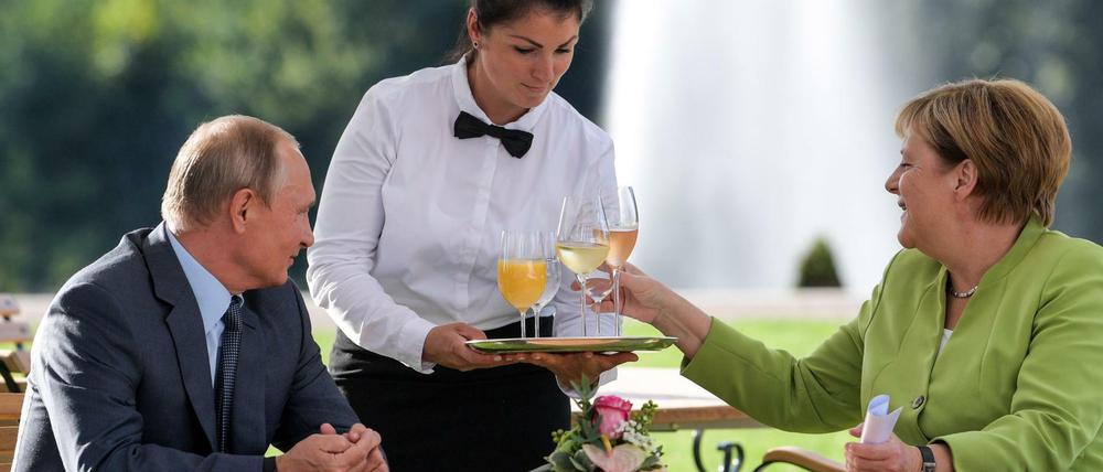 Bundeskanzlerin Angela Merkel beim Treffen mit Wladimir Putin auf Schloss Meseberg.