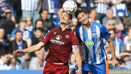 Starke Defensive. Herthas Verteidiger Niklas Stark (r.) und seine Kollegen ließen gegen den 1. FC Nürnberg wenig zu.