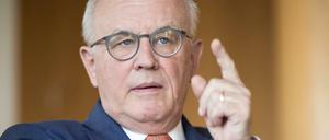 Volker Kauder (CDU), Fraktionsvorsitzender der CDU/CSU-Fraktion im Bundestag