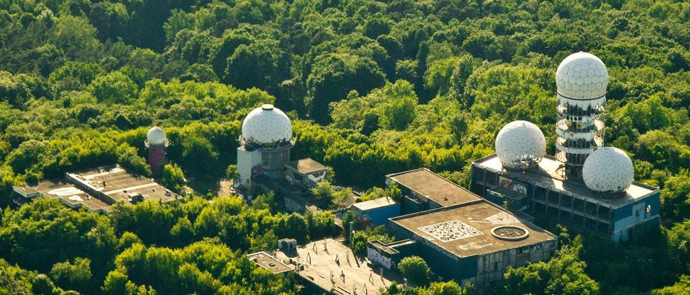 Luftbild der ehemaligen Abhörstation auf dem Teufelsberg im Berliner Grunewald.