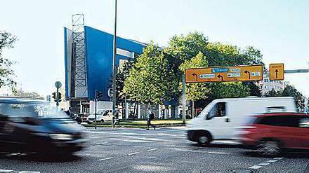 Das Kino am Treptower Park ist vom Verkehr umtost. Die Auslastung ist zu gering.