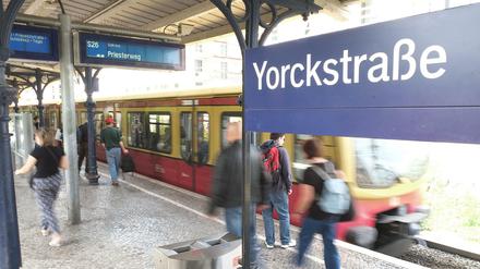 Wichtiger Umsteigeknoten, aber die Fahrgäste müssen Treppen steigen.