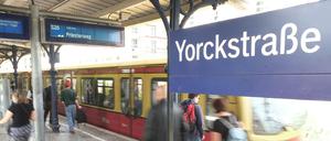 Wichtiger Umsteigeknoten, aber die Fahrgäste müssen Treppen steigen.