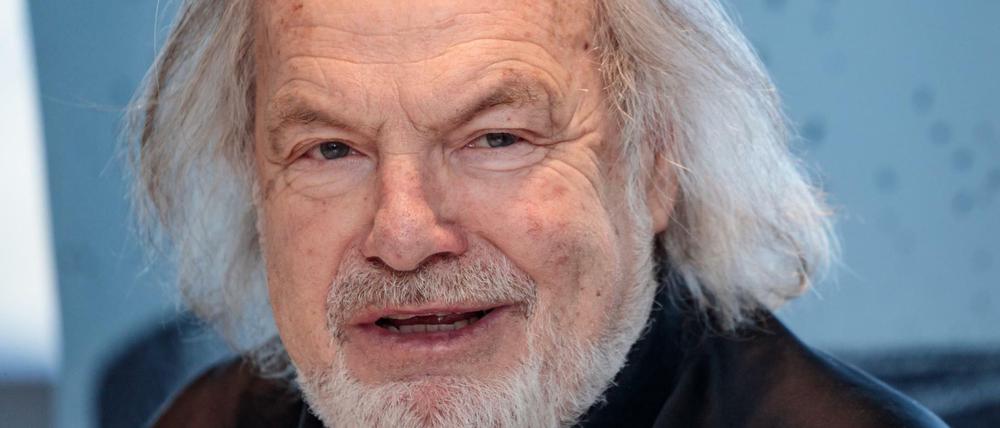 Gustav Kuhn, Dirigent und Leiter der Tiroler Festspiele Erl, lässt sein Amt nach MeToo-Vorwürfen ruhen.