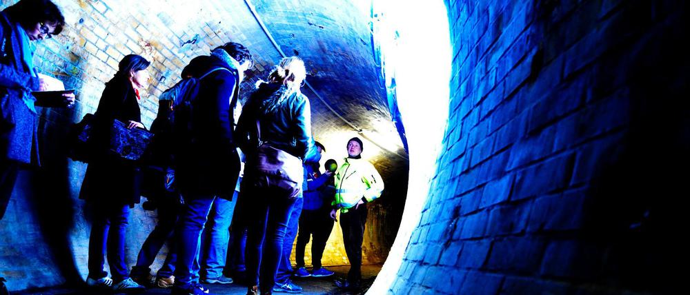 Der Verein Berliner Unterwelten macht regelmäßig Führungen durch die Berliner Röhren und Tunnel.
