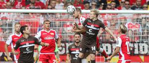Hoch her ging es zwischen Union und St. Pauli.