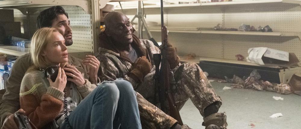 Nina (Kate Bosworth) und ihr Mann Mark (Tyler Hoechlin, M.) in einem Unterschlupf.