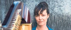Sechseinhalb Oktaven, 1001 Welt. Die Harfenistin Kathrin Pechlof.