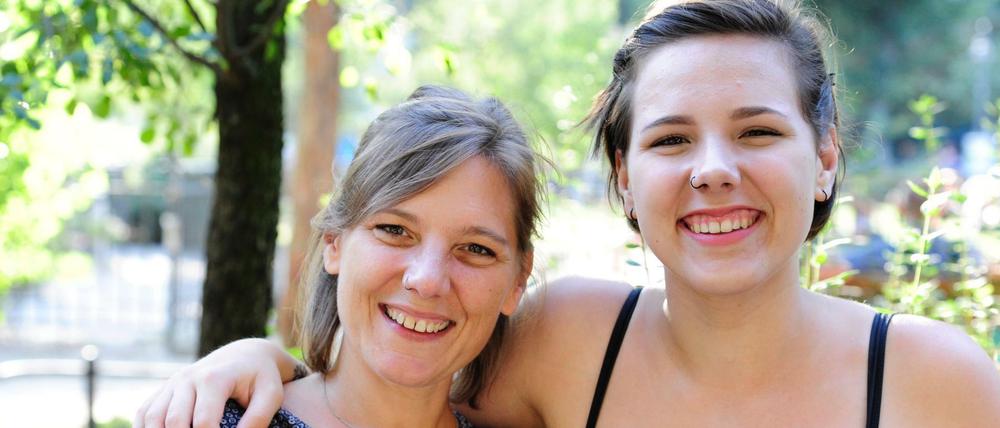 Die Organisatorinnen des Animal Rights March, Tanja Schmitz und Yamuna Kemmerling.