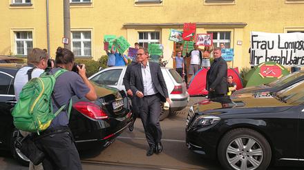 Bausenatorin Katrin Lompscher und der Regierende Bürgermeister Michael Müller bei einer Rundtour.