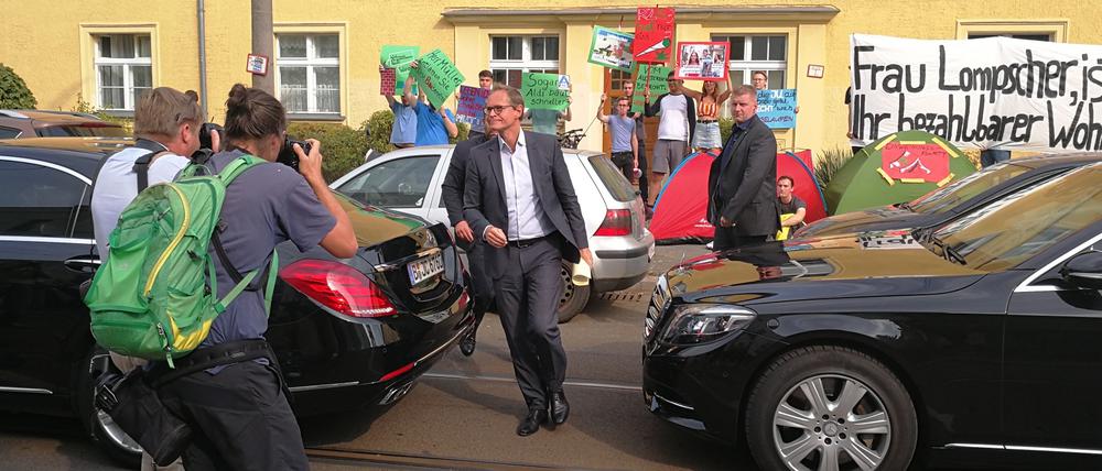 Bausenatorin Katrin Lompscher und der Regierende Bürgermeister Michael Müller bei einer Rundtour.