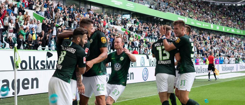 Daniel Ginczek bejubelt sein Tor zum 2:1 gegen den FC Schalke 04.