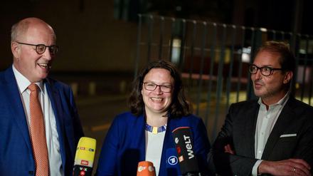 Volker Kauder (CDU), Andrea Nahles (SPD) und Alexander Dobrindt (CSU) nach dem Spitzentreffen im Kanzleramt. 