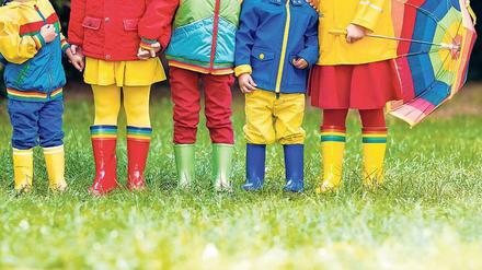 Kopflos. Viele Kitas haben wegen der Datenschutzgrundverordnung Bedenken, Fotos auf denen die Gesichter von Kindern zu sehen sind zu veröffentlichen. 