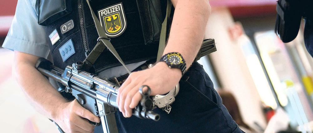 Sicherheitskontrollen der Bundespolizei am Flughafen Tegel.