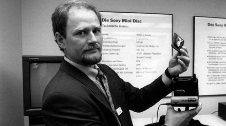 1991: Sony präsentiert auf der IFA erstmals die Minidisc (kurz MD). Obwohl die Technologie im Vergleich zur Kompaktkassette und zur CD teils ausgefeilter war, setzte sich der Tonträger nicht durch. Mit dem Aufkommen von MP3-Playern geriet die Minidisc zunehmend in Bedrängnis.