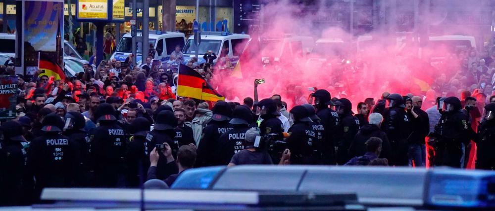 Die rechtspopulistische Organisation "Pro Chemnitz" war bereits am Montagabend Initiator der Demonstration.