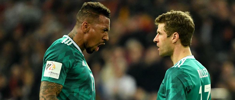 Thomas Müller (rechts) und Jerome Boateng sind offenbar Vertreter zweier Gruppen im Nationalteam.